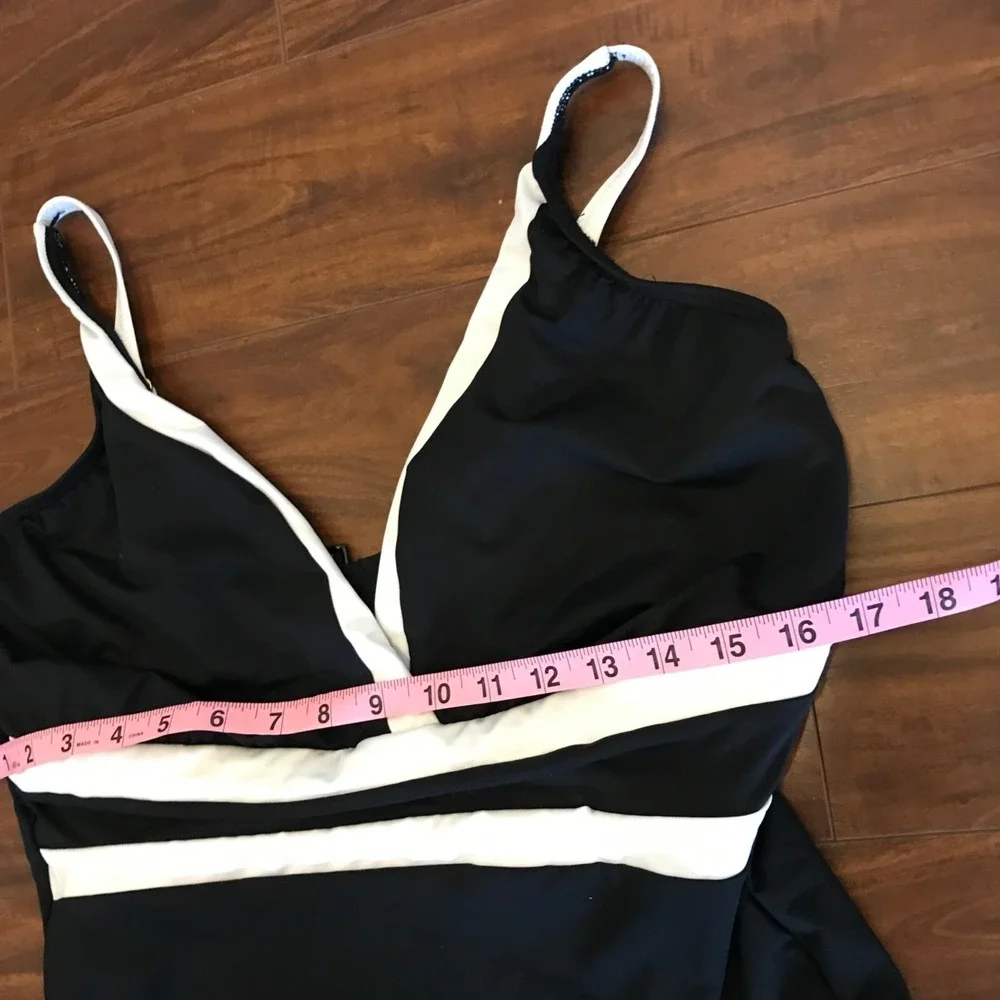 LA BLANCA Plus Size One Piece V Neck Tummy Control Swimsuit Black White Size 16W